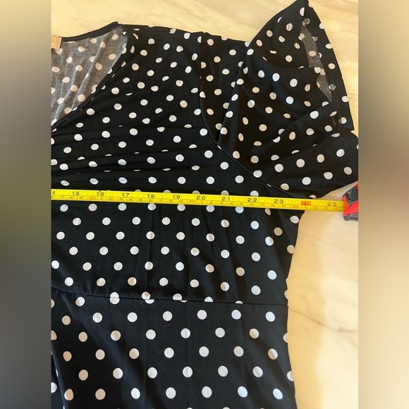 Diana Belle Woman’s Plus Size 2X Polka Dot Blouse Flowy Short Sleeve V-Neck - Picture 9 of 10